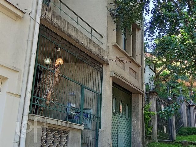 Casa com 145m², 4 dormitórios, 2 vagas, Moinhos de Vento em Porto Alegre
