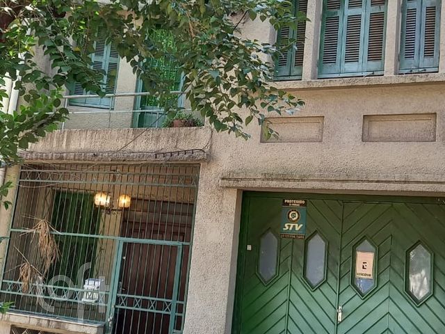 Casa com 145m², 4 dormitórios, 2 vagas, Moinhos de Vento em Porto Alegre