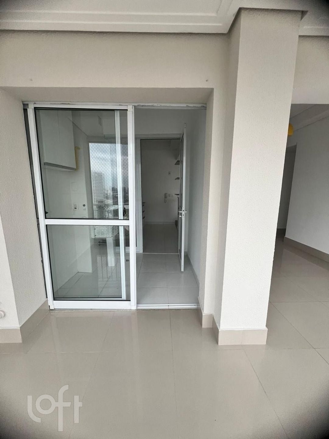 Apartamento à venda com 2 quartos, 77m² - Foto 4