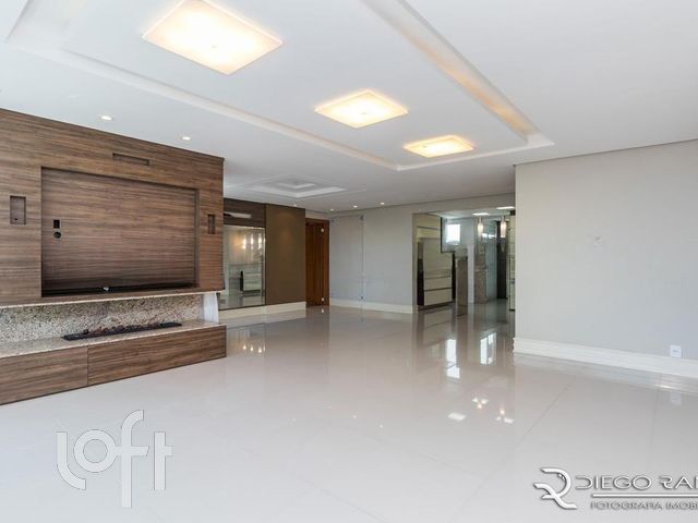 Apartamento com 105m², 3 dormitórios, 1 suíte, 2 vagas, Petrópolis em Porto Alegre