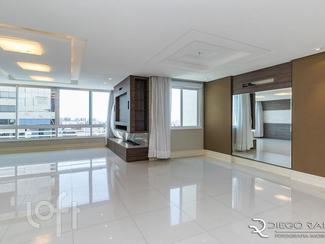 Apartamento com 105m², 3 dormitórios, 1 suíte, 2 vagas, Petrópolis em Porto Alegre