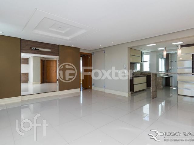 Apartamento com 105m², 3 dormitórios, 1 suíte, 2 vagas, Petrópolis em Porto Alegre