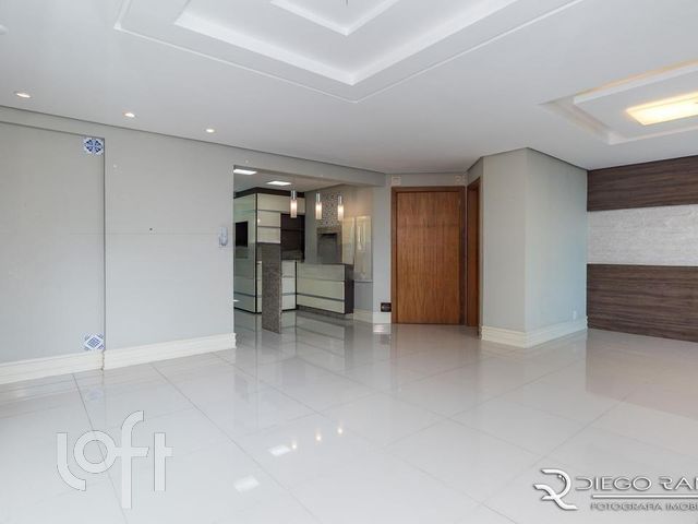 Apartamento com 105m², 3 dormitórios, 1 suíte, 2 vagas, Petrópolis em Porto Alegre