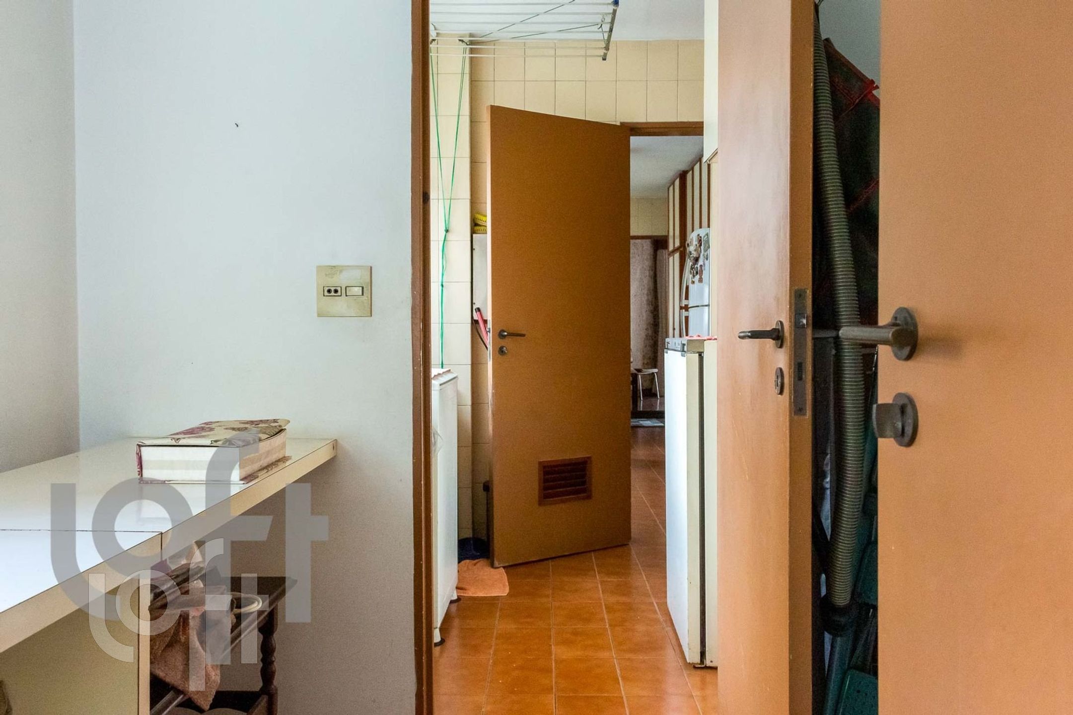 Apartamento à venda com 3 quartos, 160m² - Foto 2