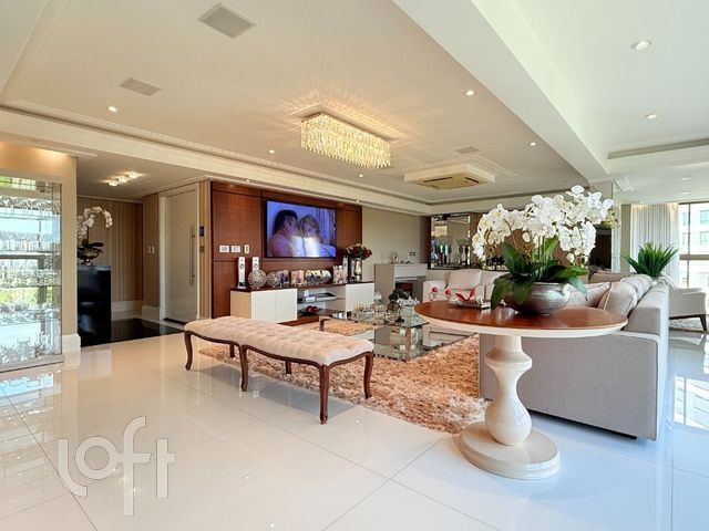 Apartamento com 222m², 3 dormitórios, 3 suítes, 5 vagas, Jardim Europa em Porto Alegre