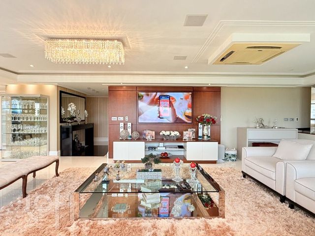 Apartamento com 222m², 3 dormitórios, 3 suítes, 5 vagas, Jardim Europa em Porto Alegre