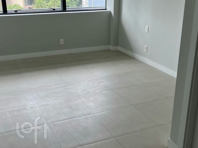 Apartamento com 28m², 1 dormitório, Três Figueiras em Porto Alegre