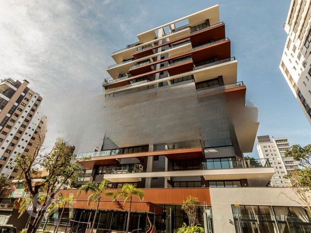 Apartamento com 241m², 3 dormitórios, 3 suítes, 3 vagas, Petrópolis em Porto Alegre