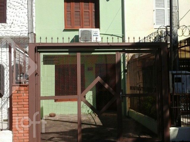 Casa com 136m², 3 dormitórios, 1 suíte, 1 vaga, Santana em Porto Alegre