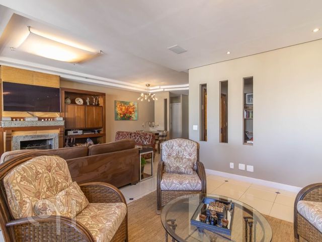 Apartamento com 148m², 3 dormitórios, 1 suíte, 3 vagas, Petrópolis em Porto Alegre