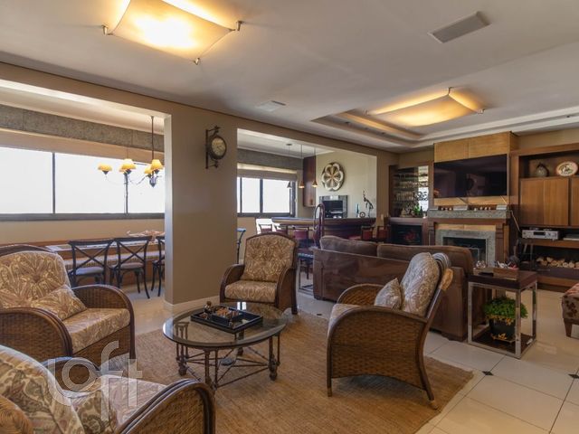 Apartamento com 148m², 3 dormitórios, 1 suíte, 3 vagas, Petrópolis em Porto Alegre