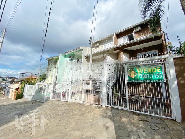 Casa com 182m², 3 dormitórios, 1 suíte, 3 vagas, Vila Ipiranga em Porto Alegre