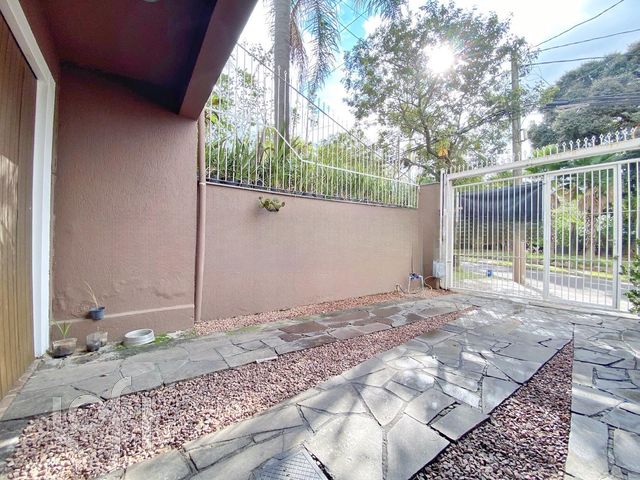 Casa com 182m², 3 dormitórios, 1 suíte, 3 vagas, Vila Ipiranga em Porto Alegre