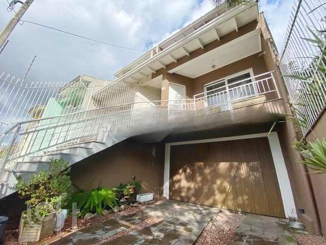 Casa com 182m², 3 dormitórios, 1 suíte, 3 vagas, Vila Ipiranga em Porto Alegre