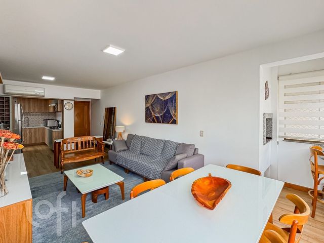 Apartamento com 95m², 3 dormitórios, 1 suíte, 2 vagas, Jardim Botânico em Porto Alegre