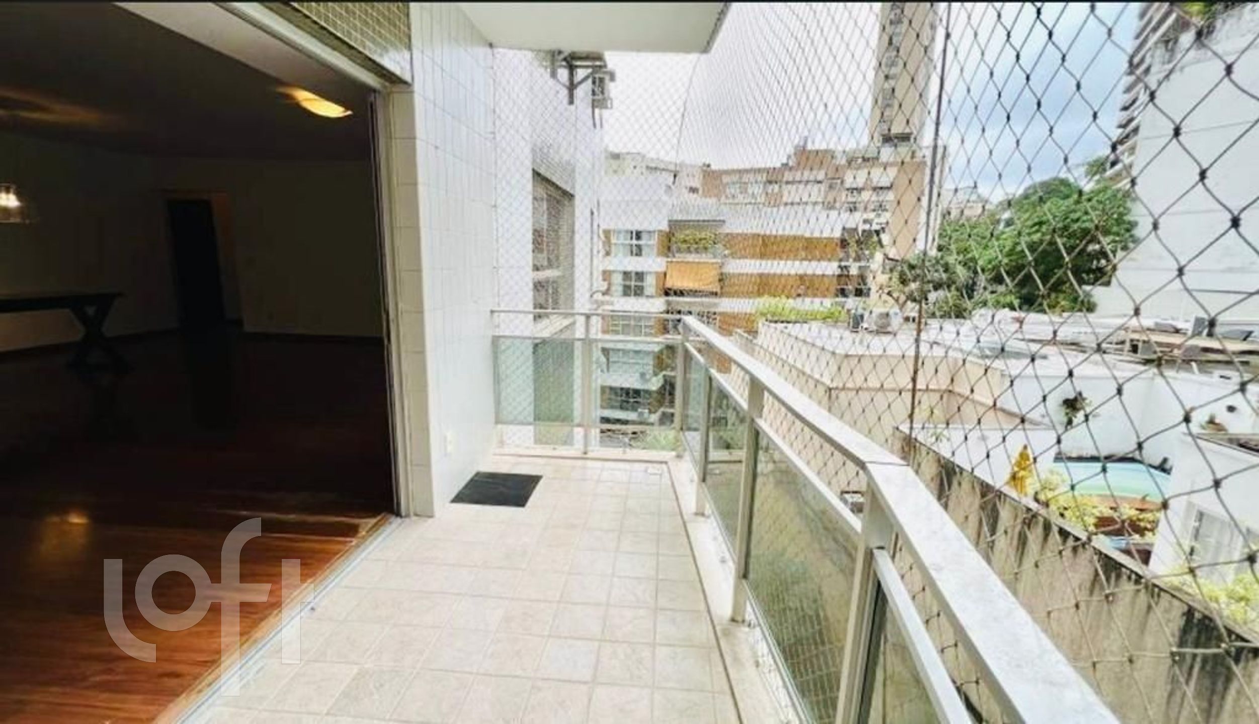 Apartamento à venda com 4 quartos, 270m² - Foto 2