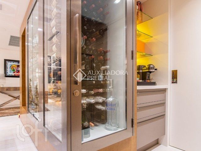 Apartamento com 316m², 3 dormitórios, 3 suítes, 4 vagas, Jardim Europa em Porto Alegre