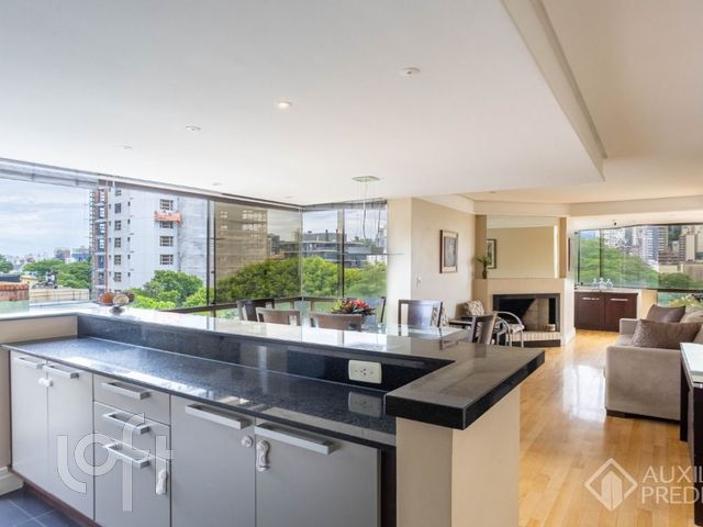 Apartamento com 113m², 3 dormitórios, 1 suíte, 2 vagas, Petrópolis em Porto Alegre