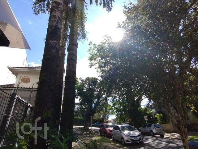 Apartamento com 113m², 3 dormitórios, 1 suíte, 2 vagas, Petrópolis em Porto Alegre
