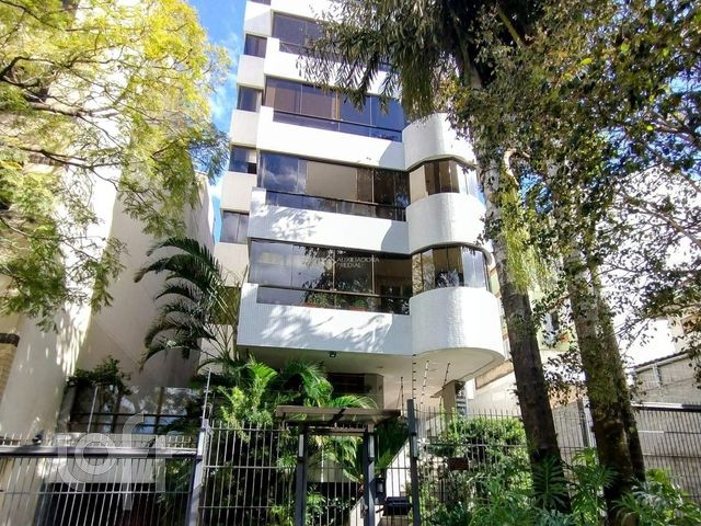 Apartamento com 113m², 3 dormitórios, 1 suíte, 2 vagas, Petrópolis em Porto Alegre