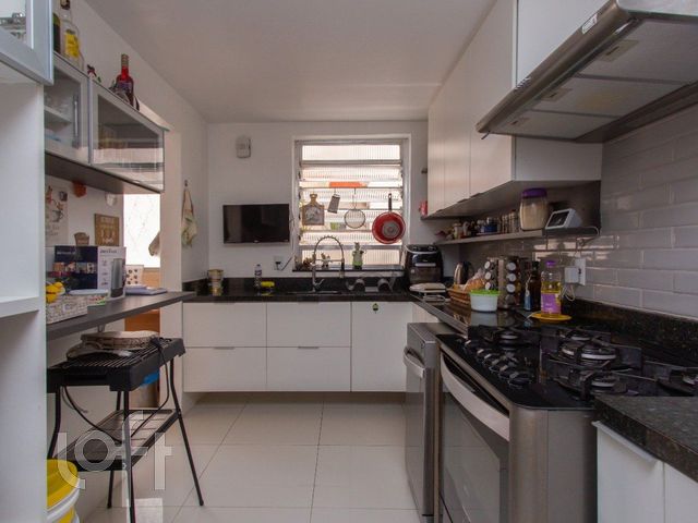 Apartamento com 96m², 3 dormitórios, 1 suíte, 1 vaga, Menino Deus em Porto Alegre
