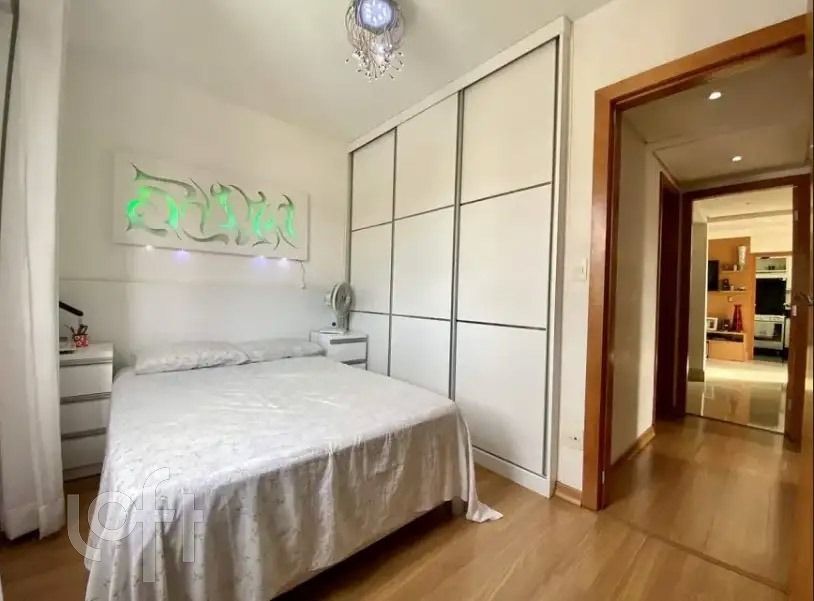 Apartamento à venda com 3 quartos, 105m² - Foto 2