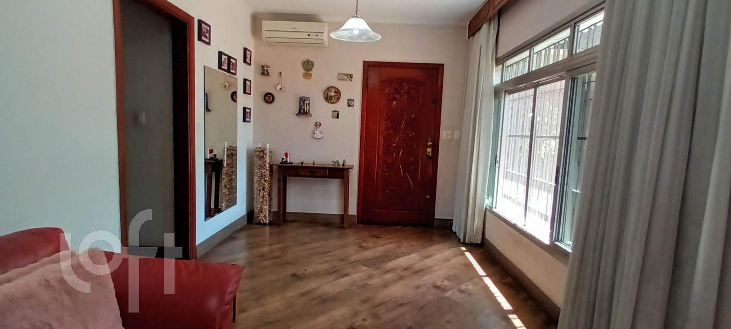 Casa à venda com 3 quartos, 234m² - Foto 1