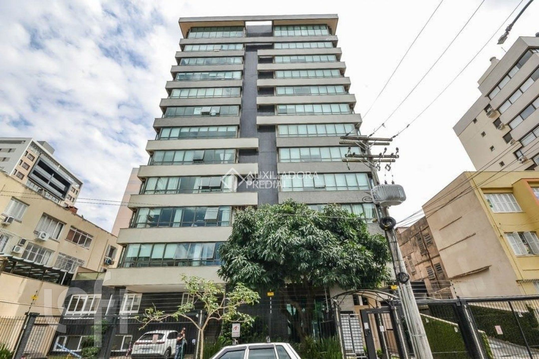 Apartamento com 103m², 3 dormitórios, 1 suíte, 2 vagas, Menino Deus em Porto Alegre