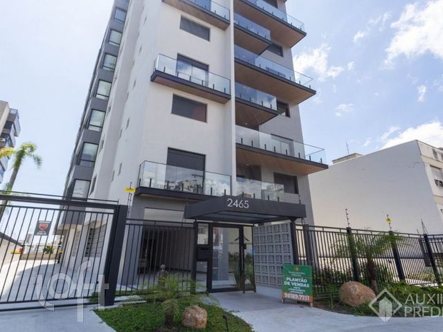 Apartamento com 62m², 2 dormitórios, 1 suíte, 2 vagas, Petrópolis em Porto Alegre