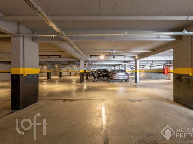 Apartamento com 62m², 2 dormitórios, 1 suíte, 2 vagas, Petrópolis em Porto Alegre