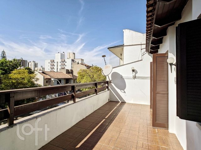 Casa com 201m², 4 dormitórios, 3 vagas, Rio Branco em Porto Alegre