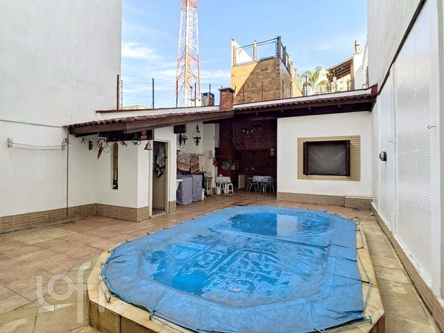 Casa com 201m², 4 dormitórios, 3 vagas, Rio Branco em Porto Alegre