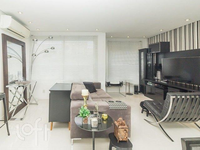 Apartamento com 65m², 2 dormitórios, 1 suíte, 1 vaga, Vila Ipiranga em Porto Alegre