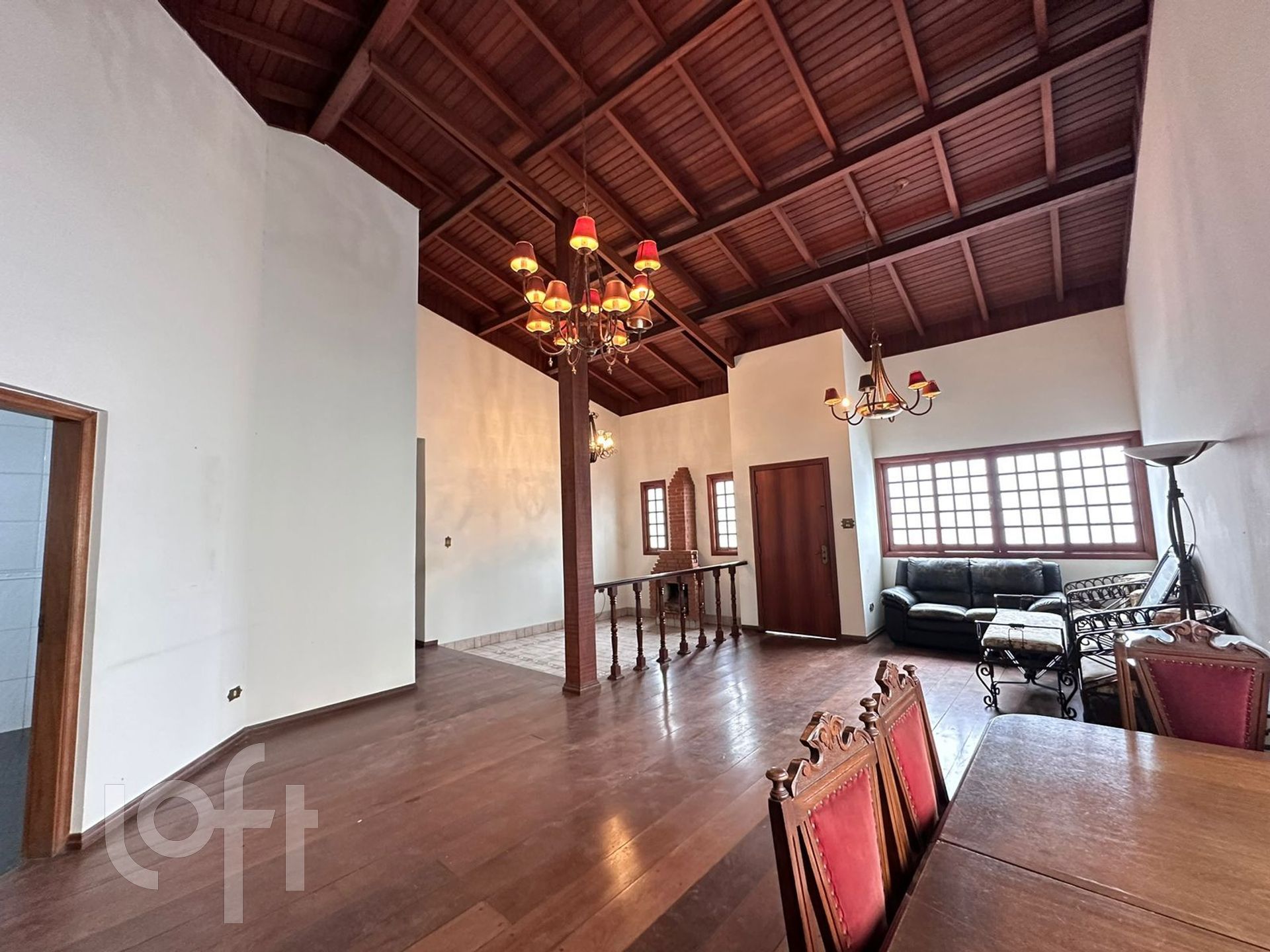 Casa à venda com 5 quartos, 300m² - Foto 1