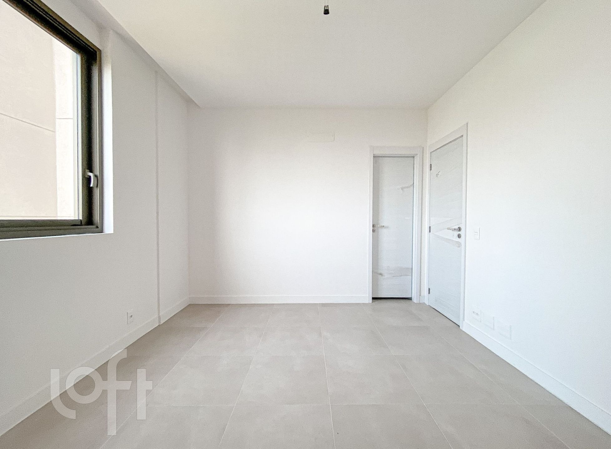 Apartamento à venda com 3 quartos, 180m² - Foto 2