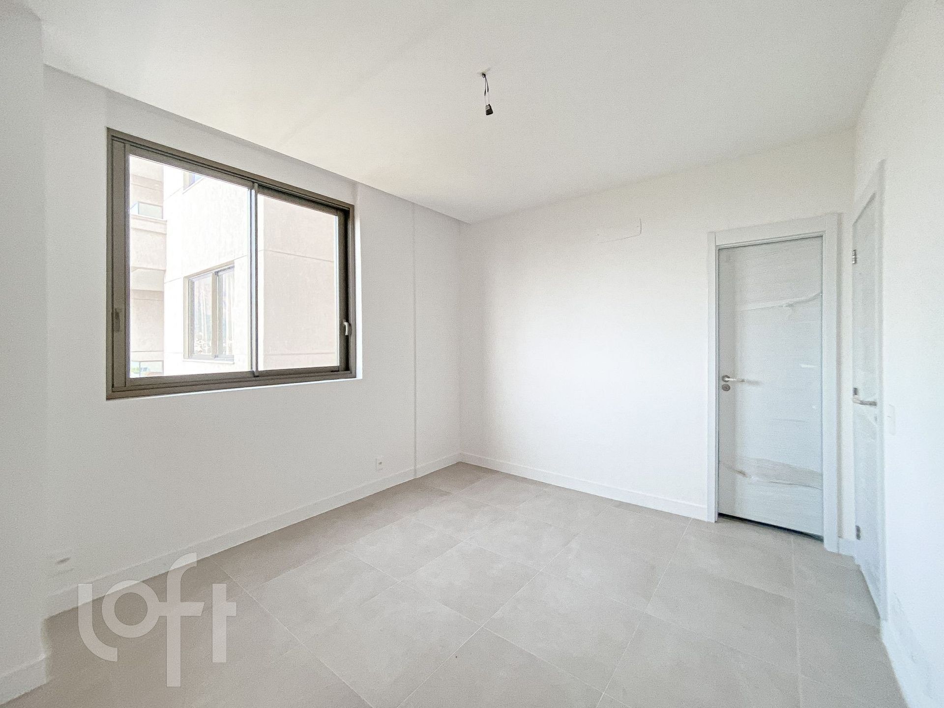 Apartamento à venda com 3 quartos, 180m² - Foto 5