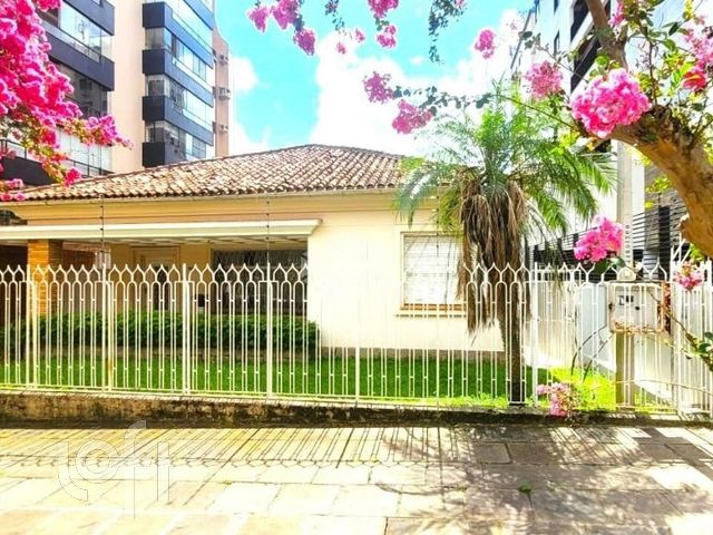 Casa com 400m², 5 dormitórios, 6 vagas, Petrópolis em Porto Alegre