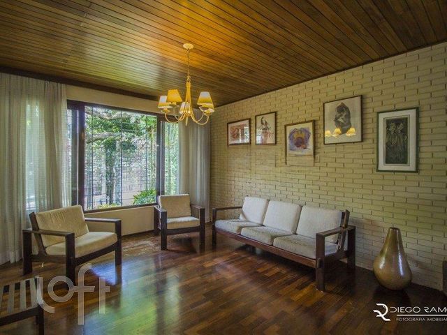 Casa com 271m², 3 dormitórios, 2 suítes, 2 vagas, Três Figueiras em Porto Alegre