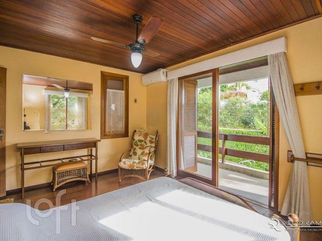 Casa com 271m², 3 dormitórios, 2 suítes, 2 vagas, Três Figueiras em Porto Alegre