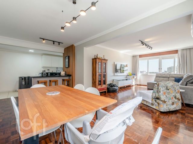 Apartamento com 164m², 3 dormitórios, 1 suíte, 2 vagas, Floresta em Porto Alegre