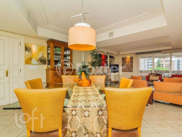 Apartamento com 186m², 3 dormitórios, 3 suítes, 3 vagas, Petrópolis em Porto Alegre