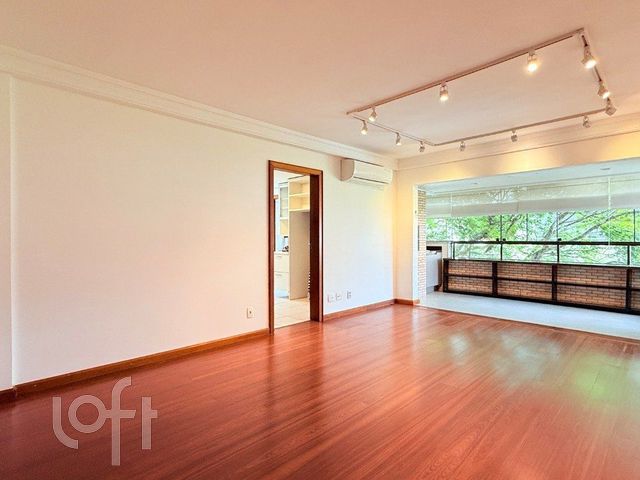 Apartamento com 107m², 3 dormitórios, 1 suíte, 2 vagas, Petrópolis em Porto Alegre
