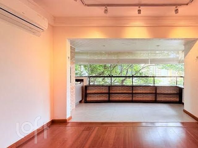 Apartamento com 107m², 3 dormitórios, 1 suíte, 2 vagas, Petrópolis em Porto Alegre