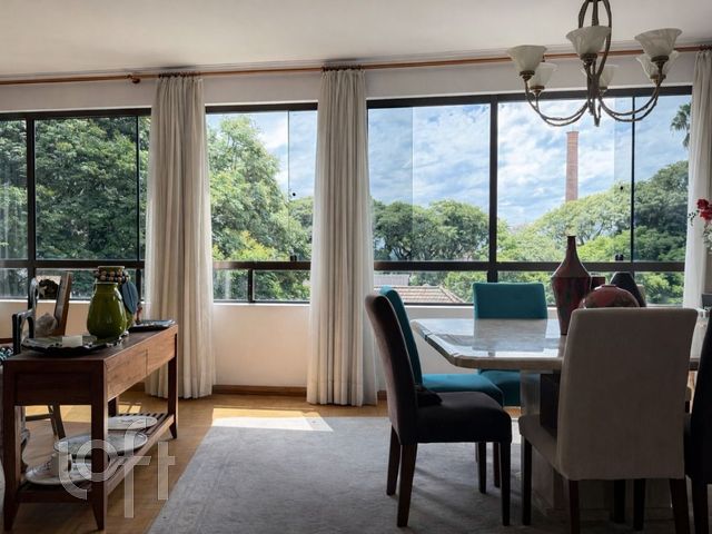 Apartamento com 180m², 3 dormitórios, 1 suíte, 2 vagas, Independência em Porto Alegre