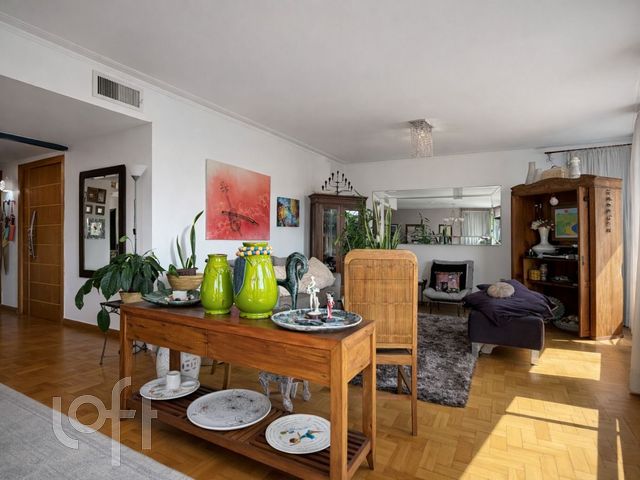 Apartamento com 180m², 3 dormitórios, 1 suíte, 2 vagas, Independência em Porto Alegre