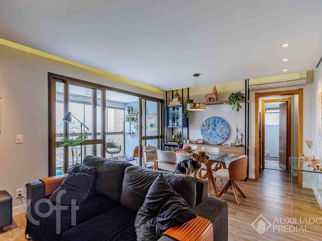 Apartamento com 105m², 3 dormitórios, 1 suíte, 2 vagas, Menino Deus em Porto Alegre