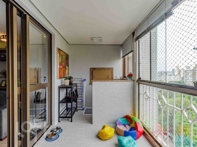 Apartamento com 105m², 3 dormitórios, 1 suíte, 2 vagas, Menino Deus em Porto Alegre