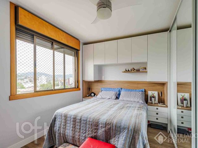 Apartamento com 105m², 3 dormitórios, 1 suíte, 2 vagas, Menino Deus em Porto Alegre