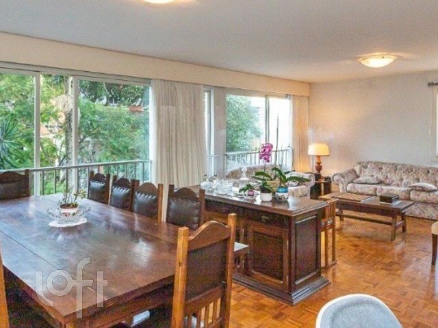 Apartamento com 245m², 3 dormitórios, 1 suíte, 2 vagas, Moinhos de Vento em Porto Alegre