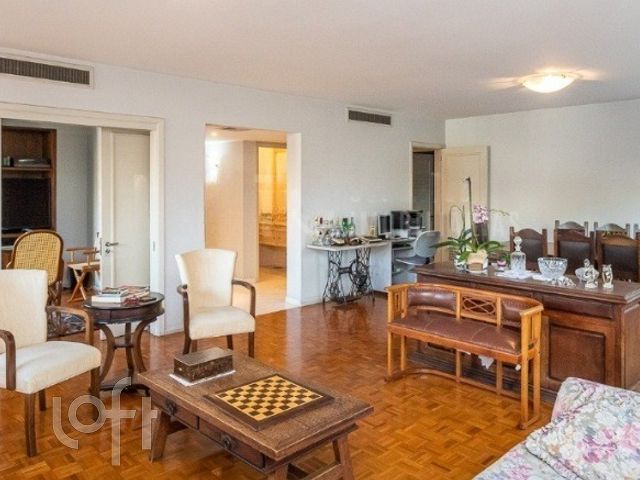 Apartamento com 245m², 3 dormitórios, 1 suíte, 2 vagas, Moinhos de Vento em Porto Alegre